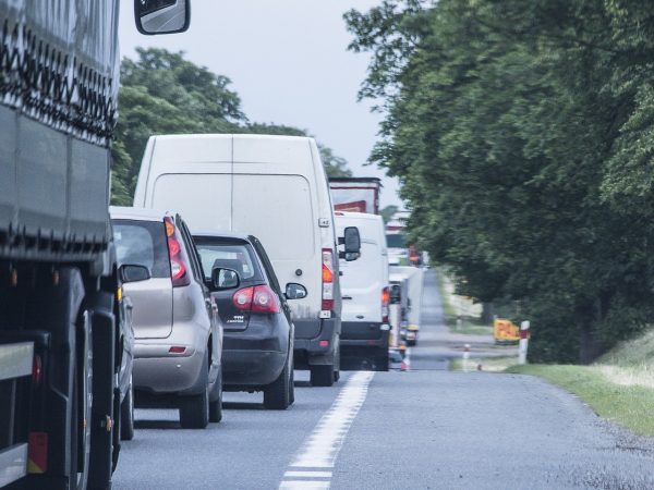 W-korkach-trzeba-stac-calymi-dniami_zrodlo_Pixabay.com_autor_James-Qube