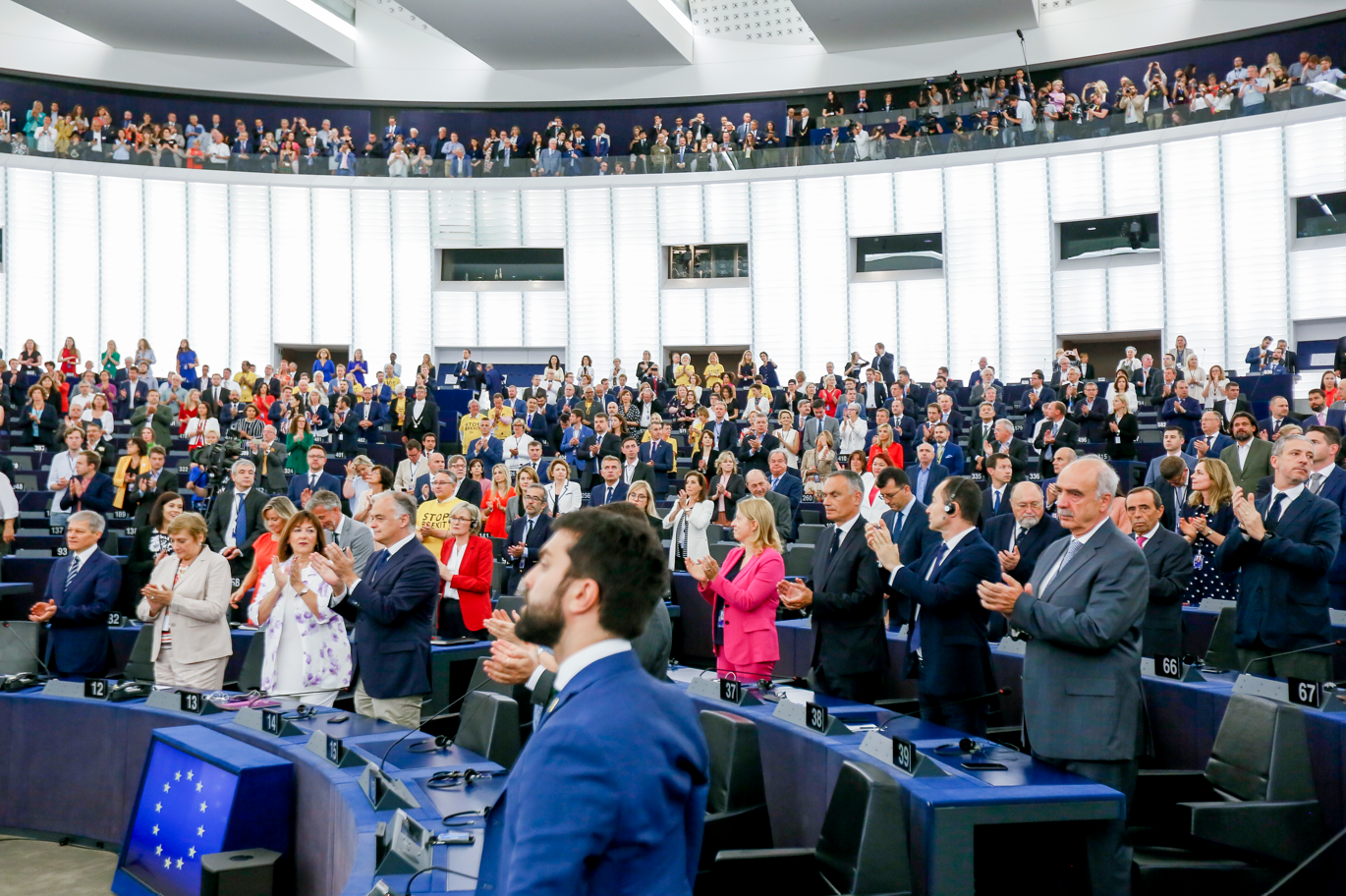 Europushka. Who is moving  for the European Parliament?