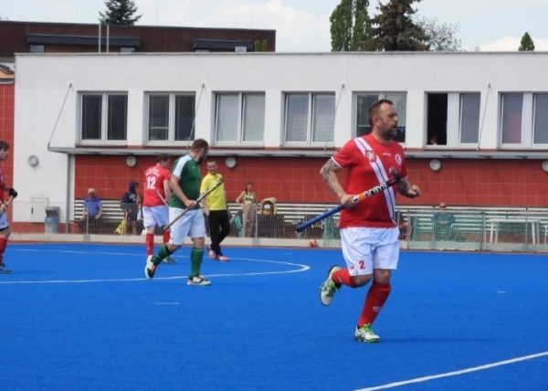 Marcin-Fabisiak-podczas-meczu-czeskiej-ligi-hokeja-na-trawie-1